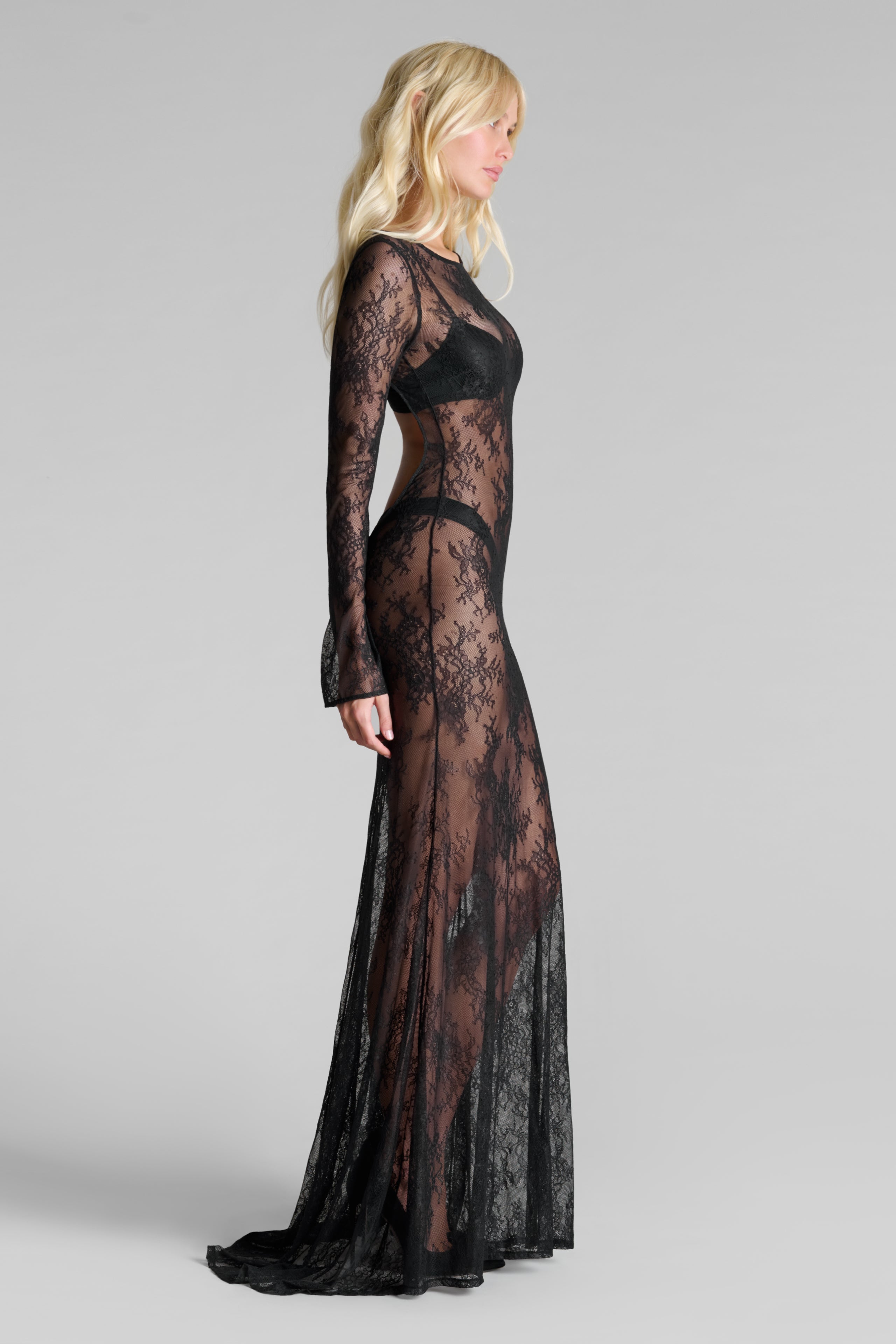 030 Robe longue dentelle dos nu - Le Vestiaire